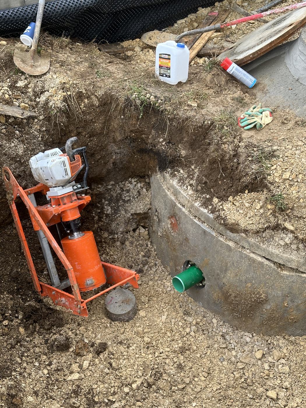 Kanalbau – Kernbohrung am Betonschacht für den Rohranschluss