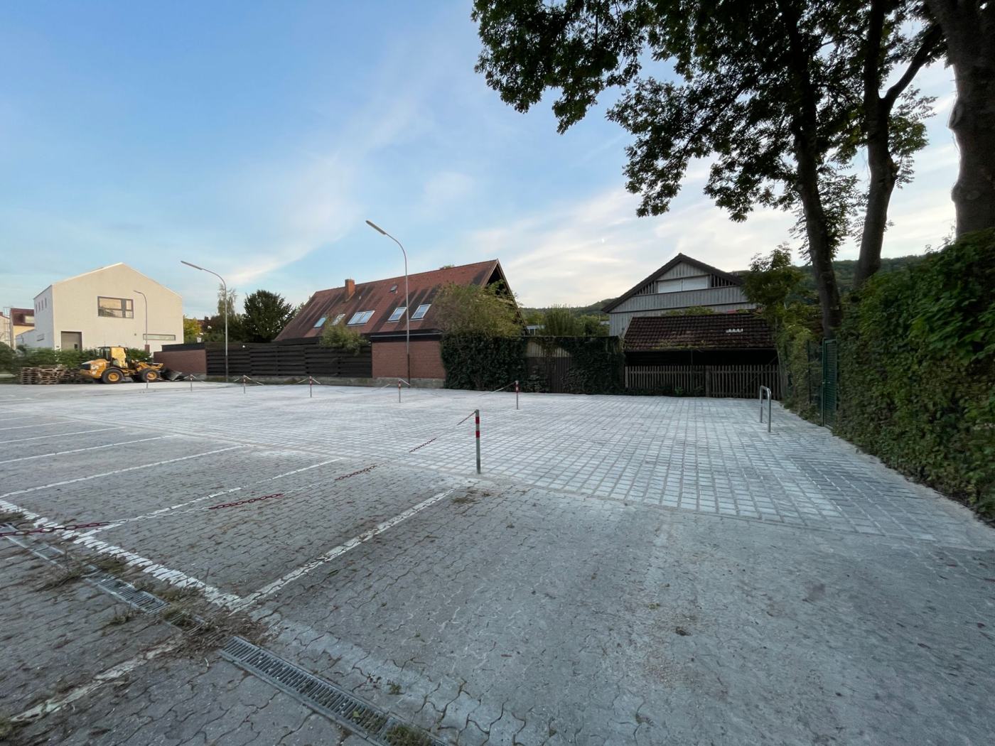 Gepflasterter Parkplatz mit tragfähigem Unterbau